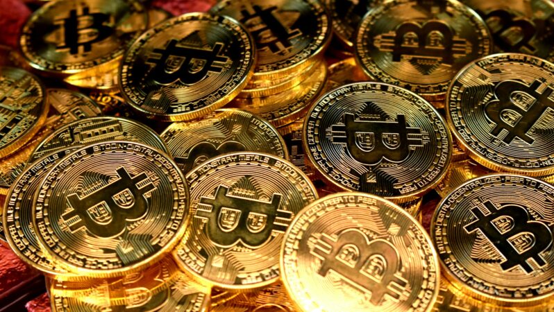 Bitcoin mi Altın mı? 2026 Enflasyona Karşı En İyi Yatırım