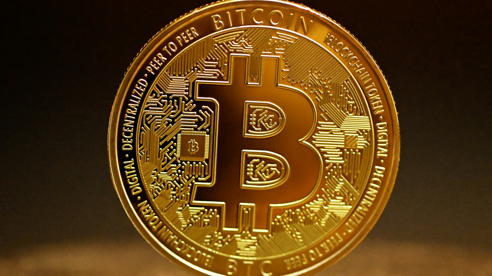 Bitcoin vs Ethereum 2026: Hangisi Daha İyi Yatırım?
