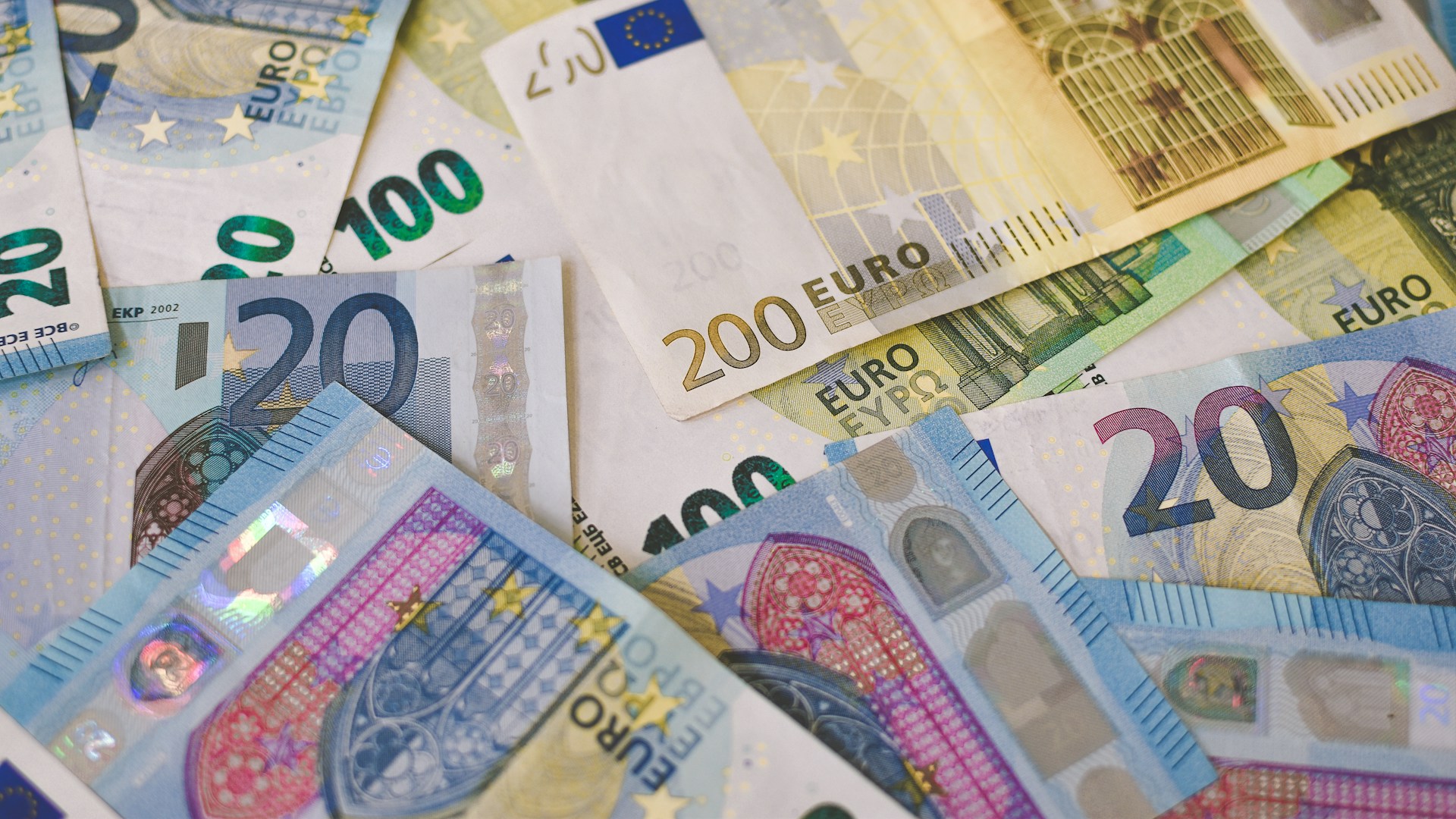 Döviz Kuru Canlı: Euro/Dolar Paritesi Neden Yükseliyor?
