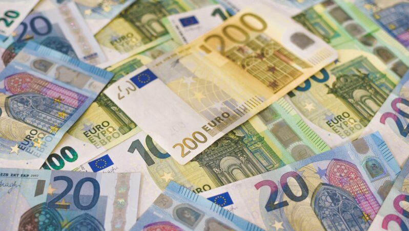 EUR/USD Paritesi 2026 Tahmini: Euro Dolar Karşısında Güçlenecek mi?