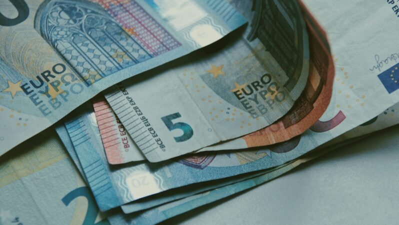 EUR/USD Tahmini 2026: Euro Dolar Karşısında Yükselecek mi?