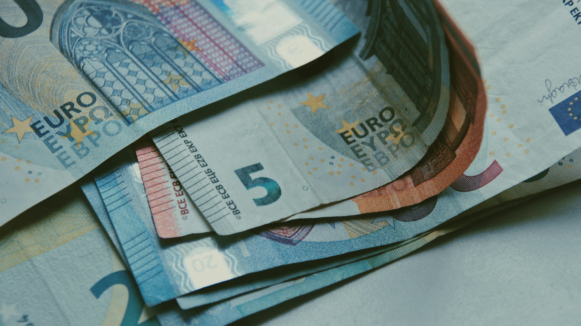 EUR/USD Tahmini 2026: Euro Dolar Karşısında Yükselecek mi?
