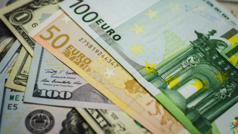 Dolar mı Euro mu? 2026’da Hangisi Daha Karlı Yatırım?